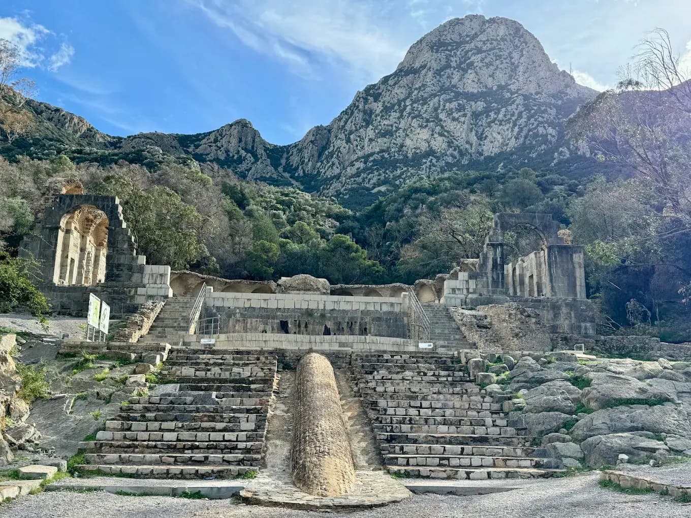 Zriba Loulia, village berbère abandonné au-dessus de la vallée de Zaghouan